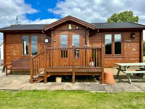 Beautiful Danford House & Lodge with Hot Tub - Image 4