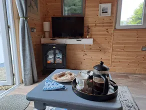 Cate's Coastal Cabin - Image 5