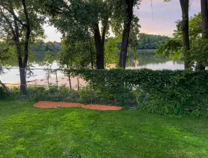Lakefront hideaway in the city - Image 5