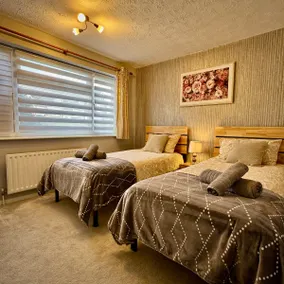 3BRHouse 4beds sleep6 with Driveway 5Mins to LTN - Image 3