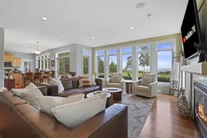 Lake Michigan Beachfront - King Suite - Game Room - Image 2
