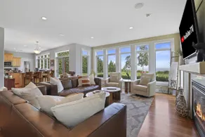Lake Michigan Beachfront - King Suite - Game Room - Image 5