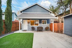 Midtown Charm: Loft & Private Parking—Perfect Spot - Image 5