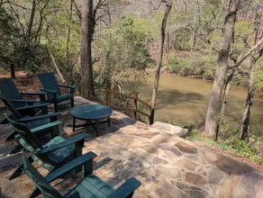 Spacious Soque Riverfront Mountain Log Cabin - Image 2