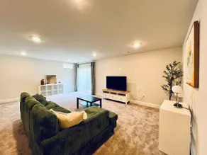 Spacious & Charming 1BR with King Bed - Image 2