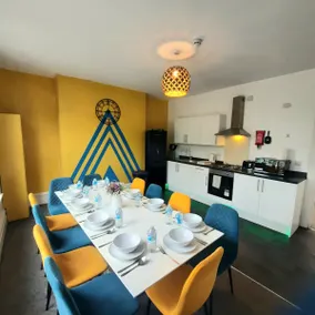 Home in Woodhouse, Leeds,Free 4 Car Parking,Free WiFi - Image 3