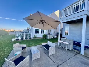 Bayfront House: Best Views! Mins to Beach & AC - Image 3