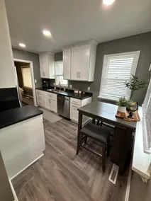 The retreat on 1st Street - Image 2