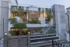 2BHK w/ Terrace | 2 Min to Ganga | Pet OK - Image 5