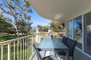 Surfside Beachfront 3bed Apt - Direct Beach Access - Image 4