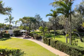 Surfside Beachfront 3bed Apt - Direct Beach Access - Image 5