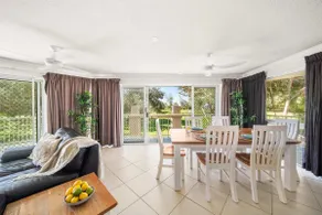 Surfside Buddina Beachfront 3bed Apt - Direct Beach Access - Image 2