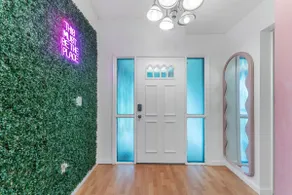 Retro FL Vibes, Sleeps 12+Pets *Heated Pool* - Image 5