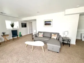 King Villa/Central Bliss/55” 4k Roku/Full Kitchen - Image 2