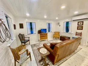 Little White Barn - Private 20 Acre Escape w/ Pond - Image 3
