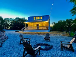 Little White Barn - Private 20 Acre Escape w/ Pond - Image 2
