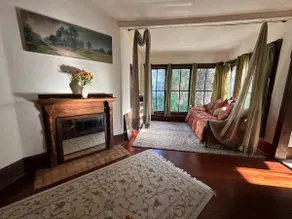 Spacious DWTN Victorian apt Duckpond - Image 2