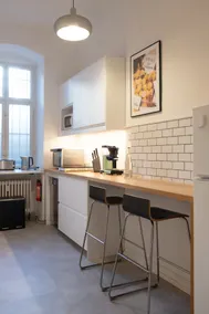 Spacious 3BR Apartment at Schillerkiez - Groups & Families - Image 3