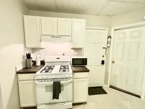 Cozy 4BR Bayonne Apt | 1 Block to NYC Train - Image 4