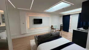 Little London House with Excellent Location - Image 2