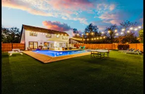 The Backyard-Sleeps 12•Games•Fire Pit•Pet Friendly - Image 3
