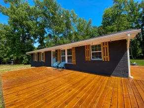 Secluded ranch with big yard in Zebulon - Image 5