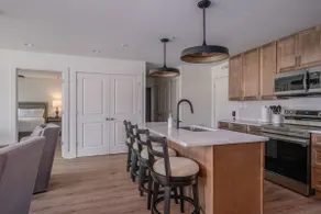 Luxury Penthouse in Entertainment District - Image 3
