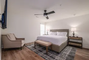 Luxury Penthouse in Entertainment District - Image 5
