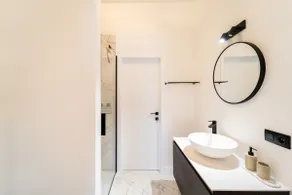 Antwerp Comfort: 3-Bedroom Apartment for 9 - Image 4