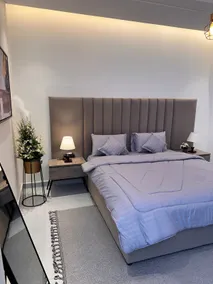 Apartment with bedroom, living room, dining room, and kitchen - Image 2