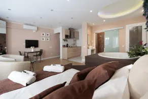Perfect Romantic Getaway: A Refuge with a Jacuzzi - Image 4