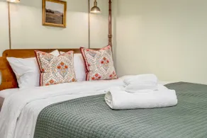 King Bed| FirePit| Dog Friendly|10 Min to Town - Image 3