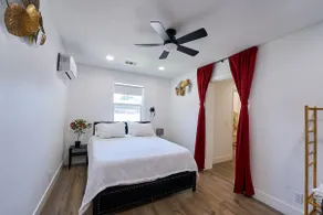 5 Beds/Laundry/FWY Close - Image 3