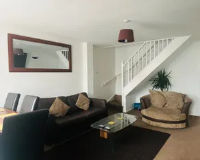Charming 2Bed Home | Garden & Parking for 2 Cars - Image 5