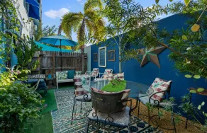 Vibrant tropical oasis near port, shops & beach - Image 4