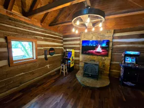 ”Hickory Hideaway” | 5 Mins to I-65 | Sleeps 8 - Image 4