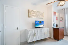 On Beach, 3rd/Ocean, Pool, FreeAccess to Esteban's - Image 5