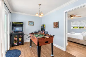 Palm Harbor Oasis: Luxe Spa & Pool Retreat - Image 4