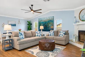 Palm Harbor Oasis: Luxe Spa & Pool Retreat - Image 3