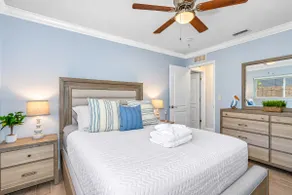 Palm Harbor Oasis: Luxe Spa & Pool Retreat - Image 5