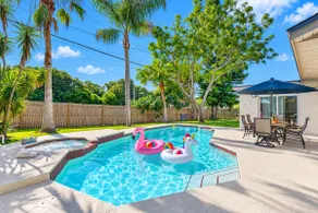 Palm Harbor Oasis: Luxe Spa & Pool Retreat - Image 2