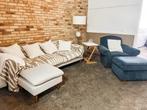 Perfect downtown location! Unit B - Image 2