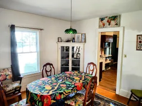 Charming 7 Room Home Across Univ in Downtown - Image 5
