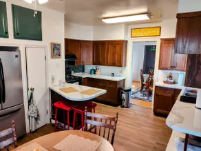 Charming 7 Room Home Across Univ in Downtown - Image 3