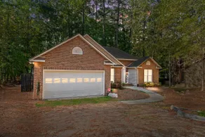 Spacious 3BR Bungalow | Sleeps 8 | Deck & Firepit - Image 5