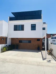 Vista Del Mar, an impressive three-story house - Image 2