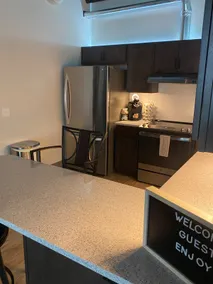 Cozy Luxury Apartment Downtown - Image 3