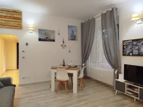 Apartment at the park with free parking - Image 3