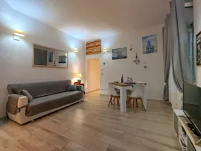 Apartment at the park with free parking - Image 4