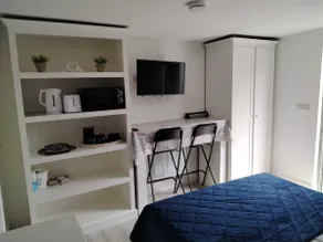 The Green Door Apartment - Image 3